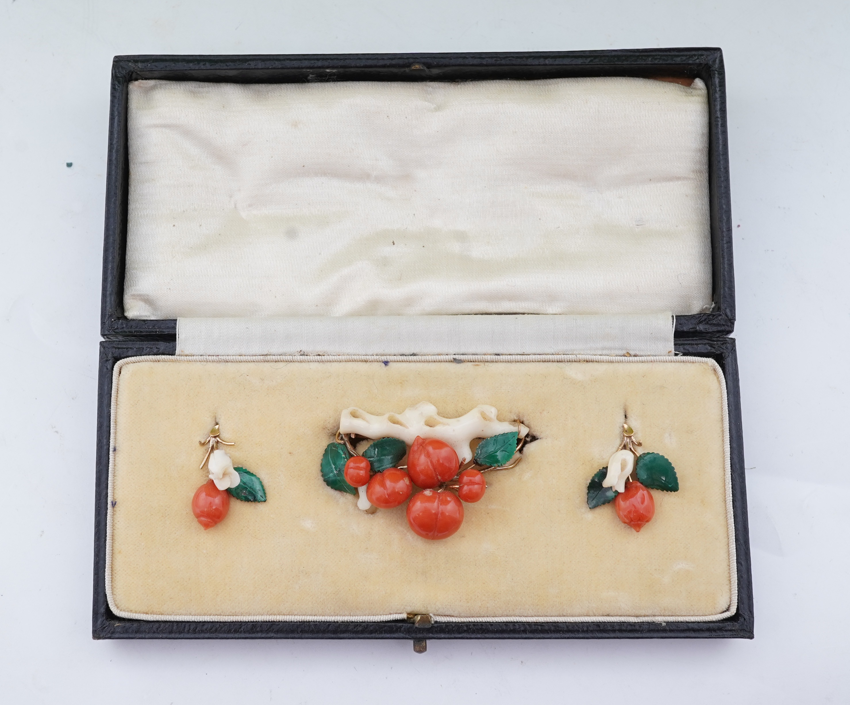 A rare coral and malachite demi-parure, mid 19th century and later